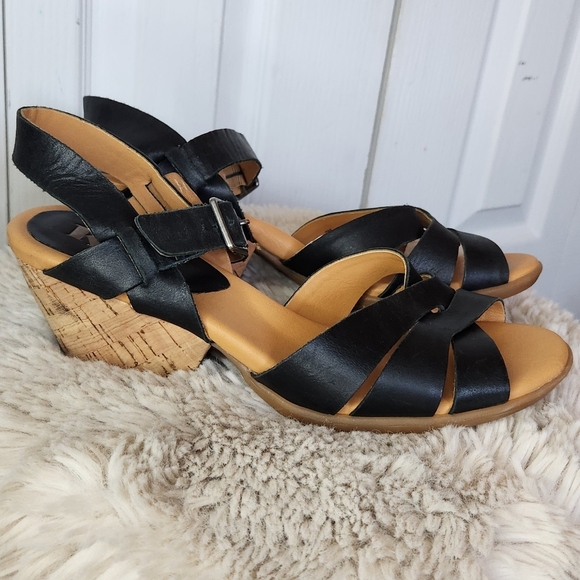 Corkys Size 9m Leather Black and Tan Wedge Sandals with Crisscross Straps - Picture 6 of 11